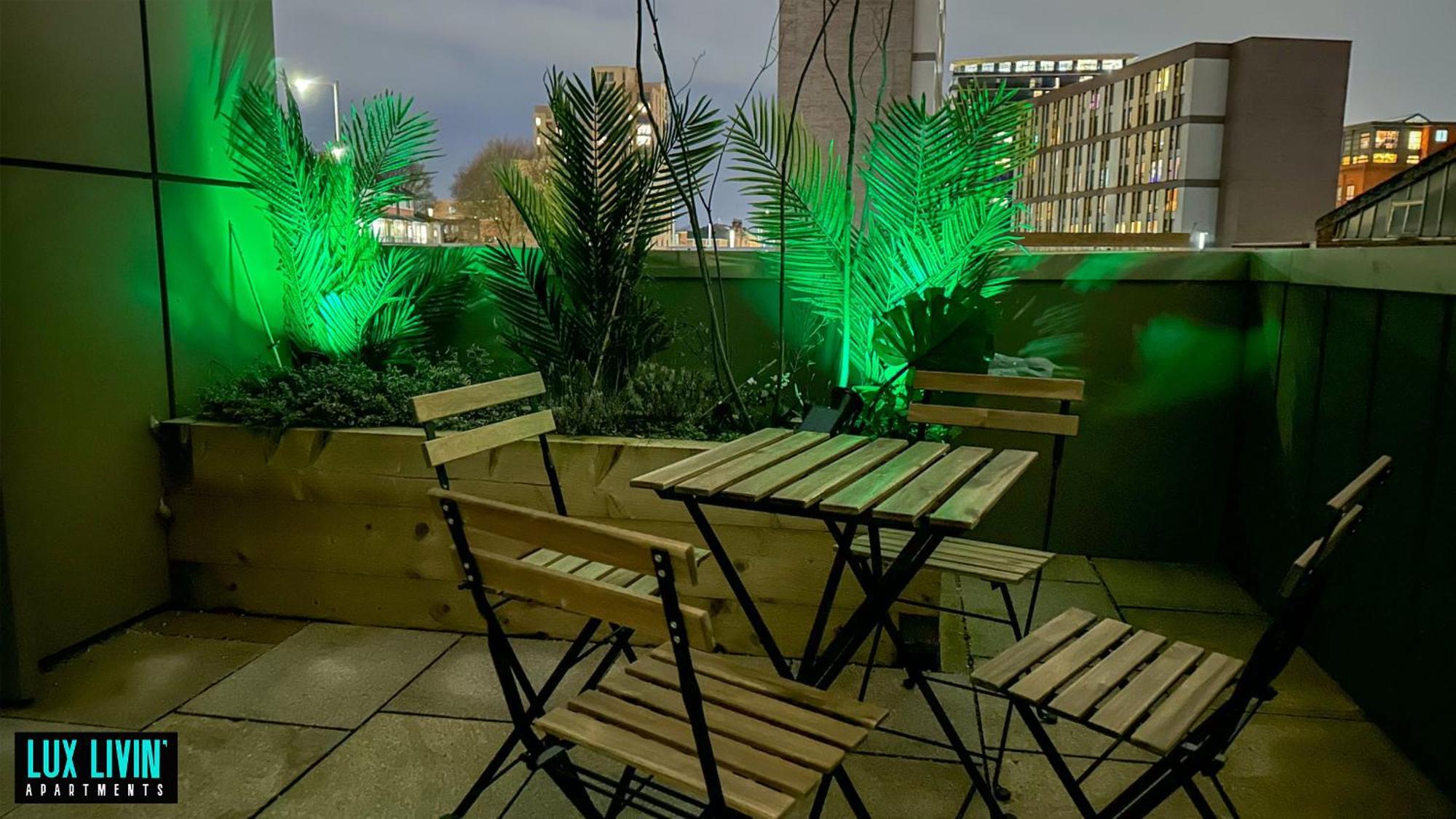 Lux Livin' Apartments - Luxury 2 Bed Apartment With Sky Garden Mánchester Habitación foto